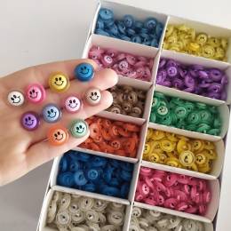 Renkli Şeffaf Kenar Gülen Yüz Figürlü Düğme Bir Adet (Renk Seçenekli) 