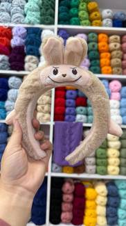 SEVMLİ TAVŞAN PELUŞ TAÇ 