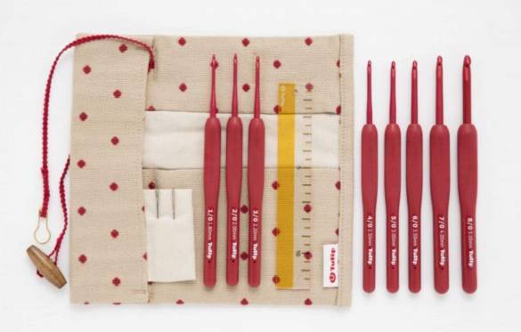 Tulip Etimo Red Crochet Hook with Cushion Grip Set - 1