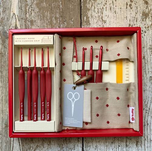 Tulip Etimo Red Crochet Hook with Cushion Grip Set - 3